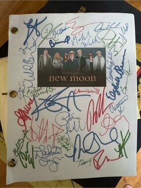 The Twilight Saga: New Moon Cast Autograph Reprint / Fan Collectible